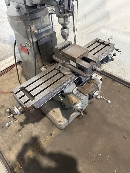 2 HP BRIDGEPORT SERIES 1 VERTICAL KNEE MILL. STOCK # 0222226
