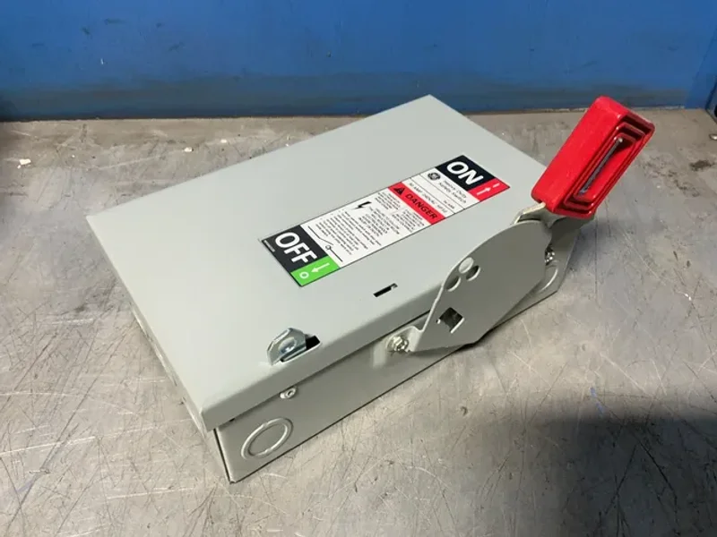 Ge ABB 30 Amps  Heavy Duty Safety Switch  - Thn3321