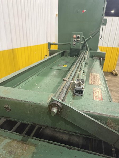 30" X 42" BALEMASTER CLOSED DOOR HORIZONTAL HYDRAULIC BALER: YOBRO #25089