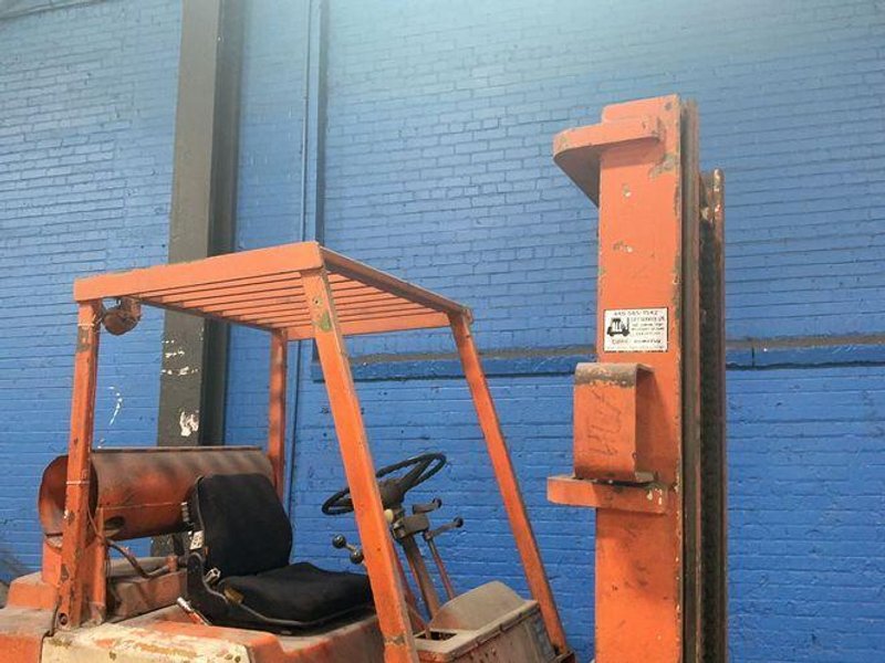 CLARK 6000 LBS PROPANE FORKLIFT  -  C500-60