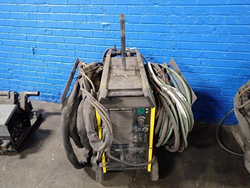 ESAB WELDER  -  WARRIOR 500 CC/CV