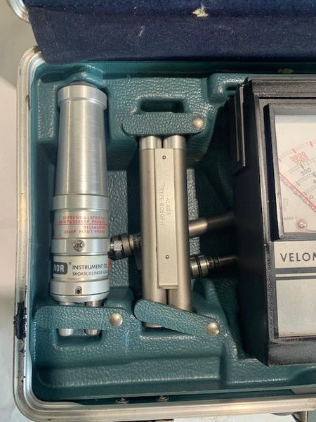 ALNOR 6000AP VELOMETER W/ ATTACHMENTS AND CASE: STOCK #15149