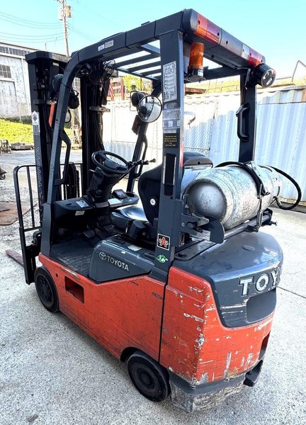 3000 Lb. Toyota Forklift 8FGCU18, Triple Stage Mast, Cushion Tire, LP Gas, Side Shift