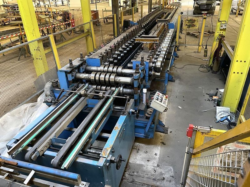 CBM - sandwich panel line / Manni &amp; Cannon