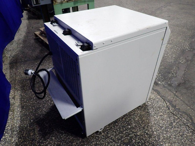 BECKMAN CENTRIFUGE   -  J-E
