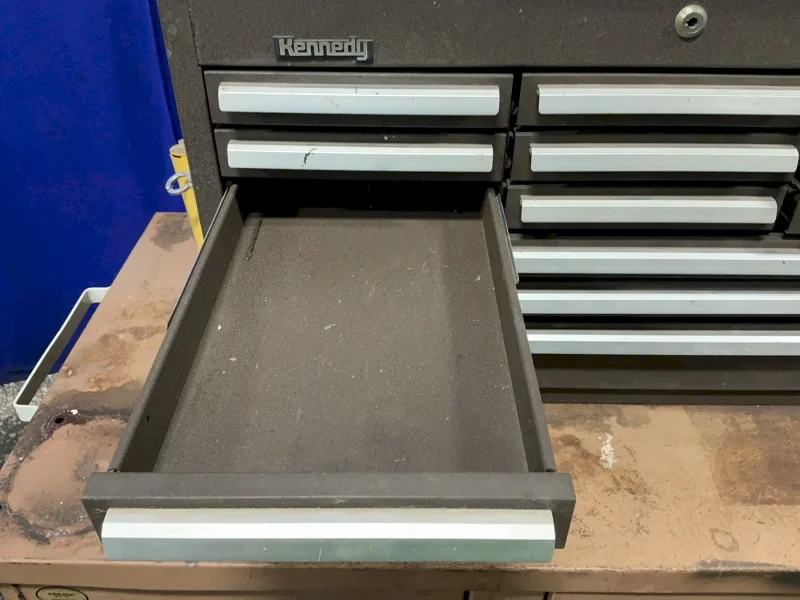 KENNEDY, KNAACK 13 TOOL BOX COMPARTMENTS, 4 TOOL CABINET DRAWERS MACHINIST TOOL BOX, JOBMASTER ROLLING WORKBENCH ASSEMBLY  -  JOBMASTER 44