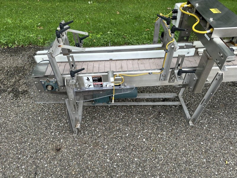 9' Smooth Top Belt Conveyor W Laner &amp; 15" Accumulation Disc