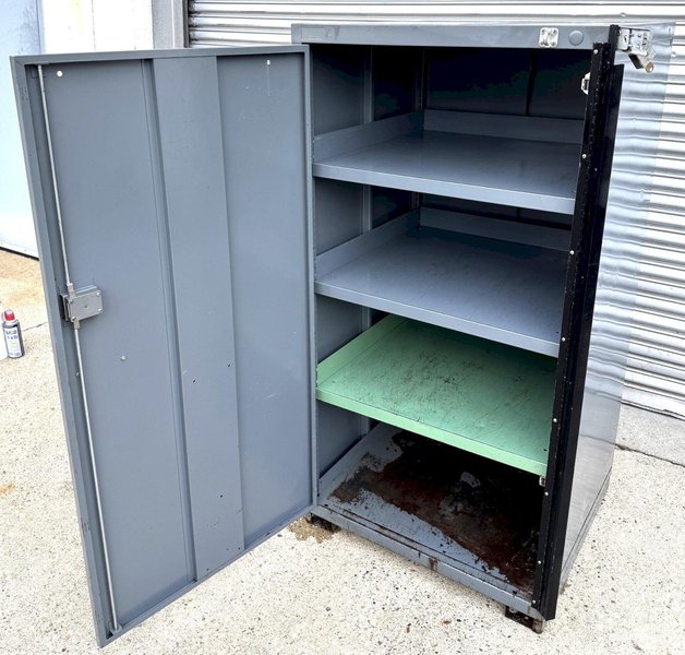 Vidmar Storage Cabinet, Single Door, (3) Shelves, 30"W x 27-3/4"D x 59"H