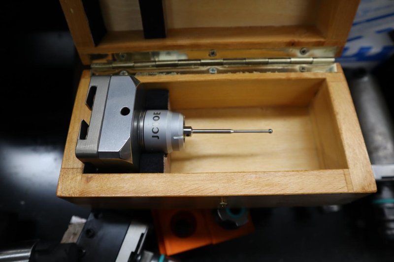 Sodick AD35L CNC EDM Sinker Electrical Discharge Machine, 4 Electrode Changer, Sytem 3R Head, LN2 Control, C (U) Axis- Auction Item