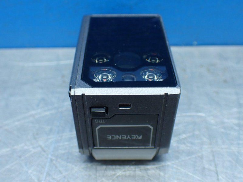 KEYENCE 1D AND 2D CODE READER  -  SR-X100