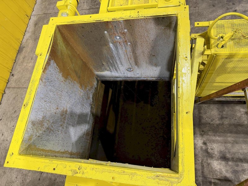 30" X 36" SELCO MODEL #HSO-107-A AUTO-TIE HORIZONTAL HYDRAULIC BALER: YOBRO #24559