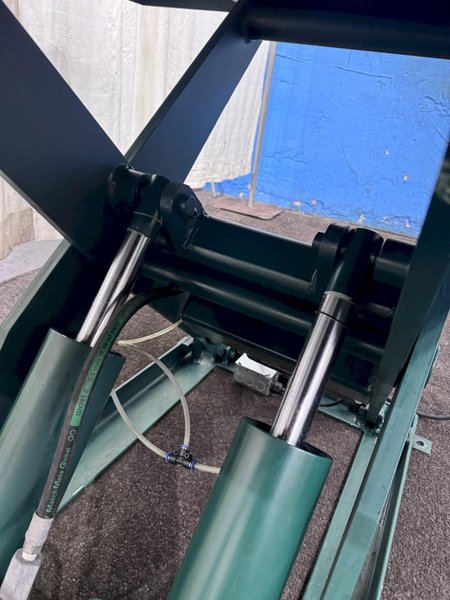 3500 LB SOUTHWORTH  MODEL #LS4-36 HYDRAULIC LIFT TABLE: STOCK #78037