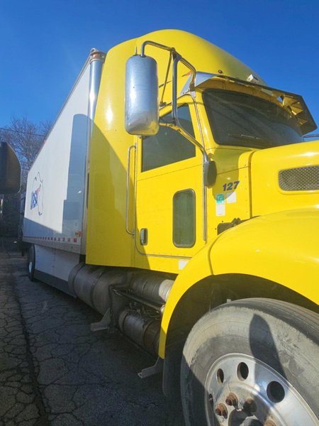 Peterbilt 337 Straight Truck, 2016 – Cummins/PACCAR Diesel, Allison Automatic, Medium-Duty Delivery Truck