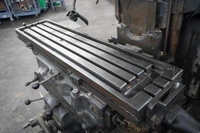 CINCINNATI MODEL #2V VERTICAL MILLING MACHINE: YOBRO #25931