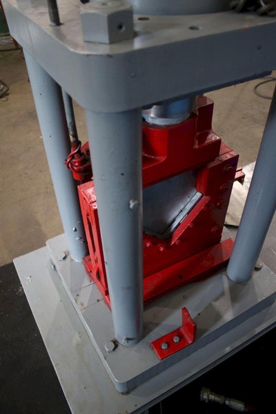 6" X 6" X 1/2"  WHITNEY HYDRAULIC ANGLE SHEAR: STOCK #63730