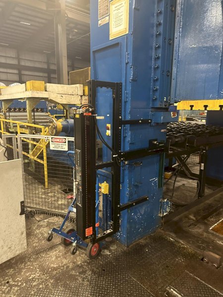 400 TON FUKUI BLANKING PRESS. 72&quot; X .128&quot; X 70,000 LB SERVO FEEDLINE STOCK #  0956723