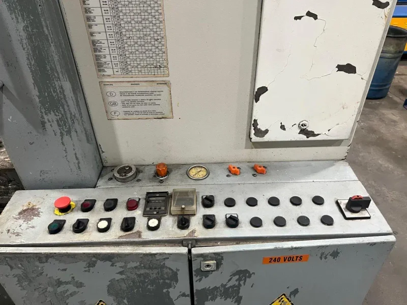 USED KASTO MODEL HBA-520 AU 20.5" X 20.5" AUTOMATIC HORIZONTAL BANDSAW, YEAR 1997