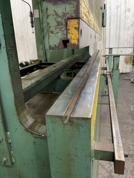 240 TON X 10' BETENBENDER HYDRAULIC PRESS BRAKE: STOCK #80837