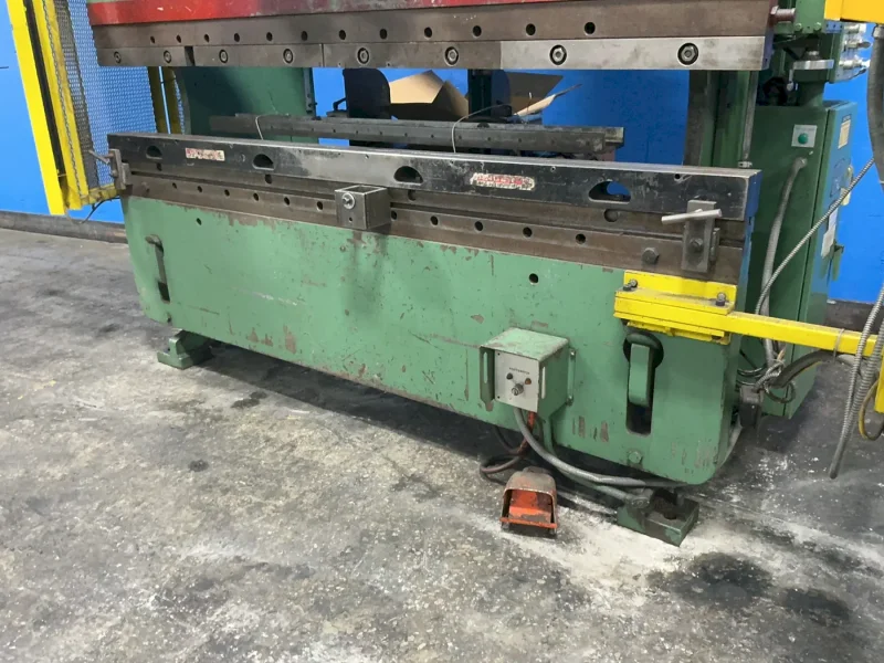CINCINNATI 90 TON PRESS BRAKE  -  90 CB X 6 FT