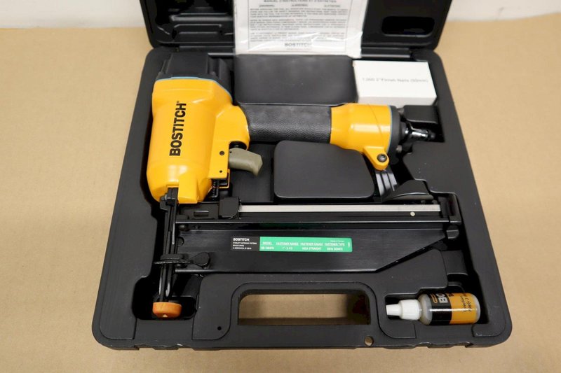 Bostitch SB-1664FN Pneumatic 16ga Finish Nailer ***NEW*** In Plastic Carry Case- Auction Item