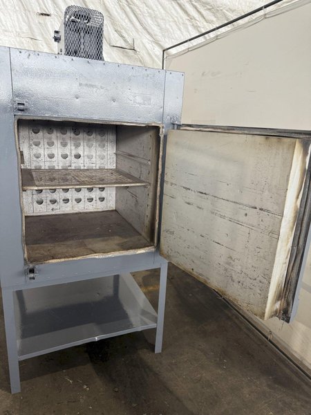 INDUSTRIAL OVEN W/ HONEYWELL CONTROL. STOCK # 0235925.