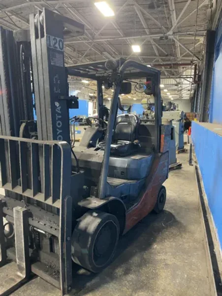 TOYOTA 7000 LBS PROPANE FORKLIFT  -  8FGC35U-BCS