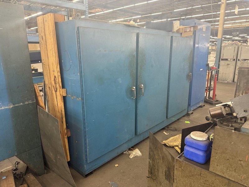 3 DOOR MAINTENANCE CABINET: YOBRO #25299