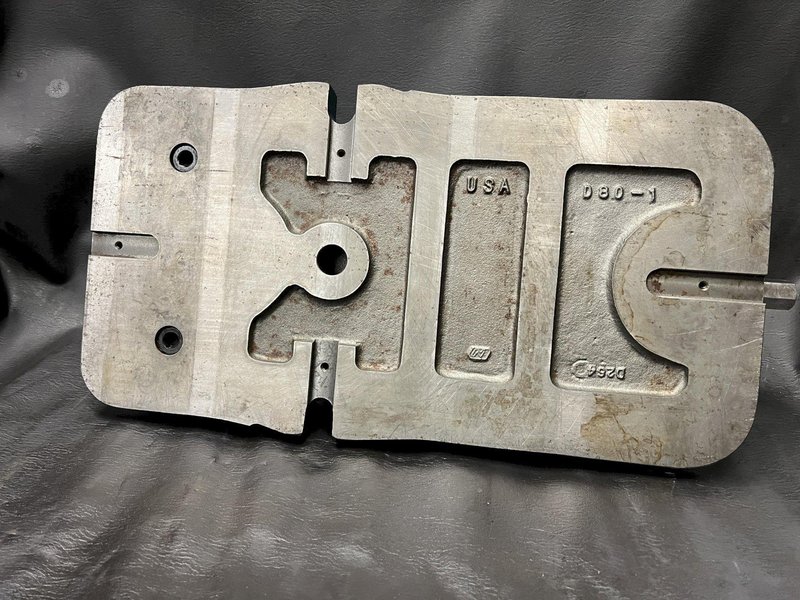 Kurt Mfg D80 8" CNC Manual Vise 10" Opening