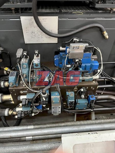 Cincinnati Milacron Used MM725 Injection Molding Machine, 725 US Ton, 460V