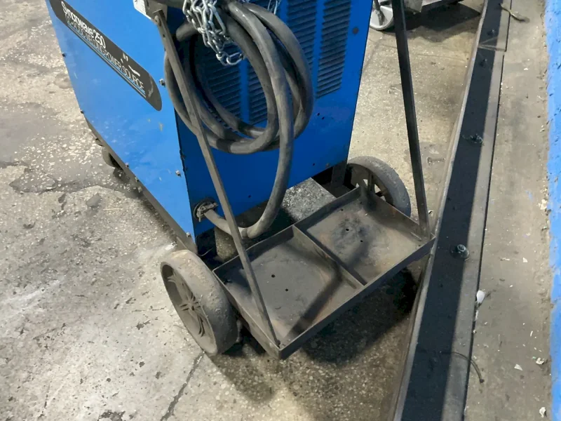 MILLER 250 A WELDER   -  SYNCROWAVE 250