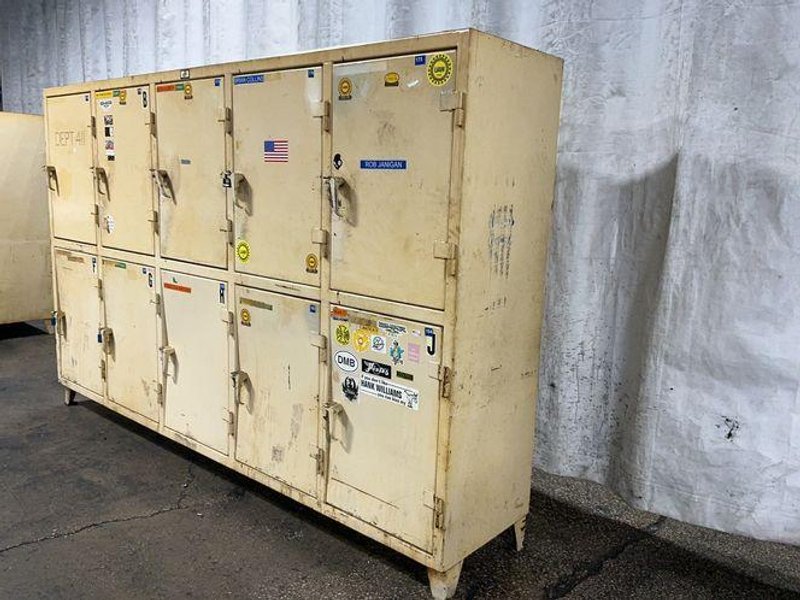 STRONG HOLD 10 DOORS LOCKERS