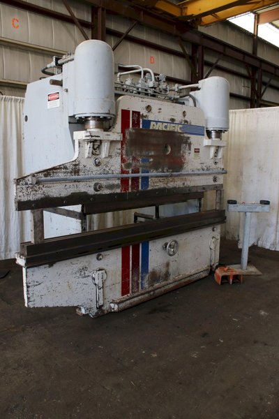 225 TON X 10&#039; PACIFIC HYDRAULIC PRESS BRAKE: STOCK #76324