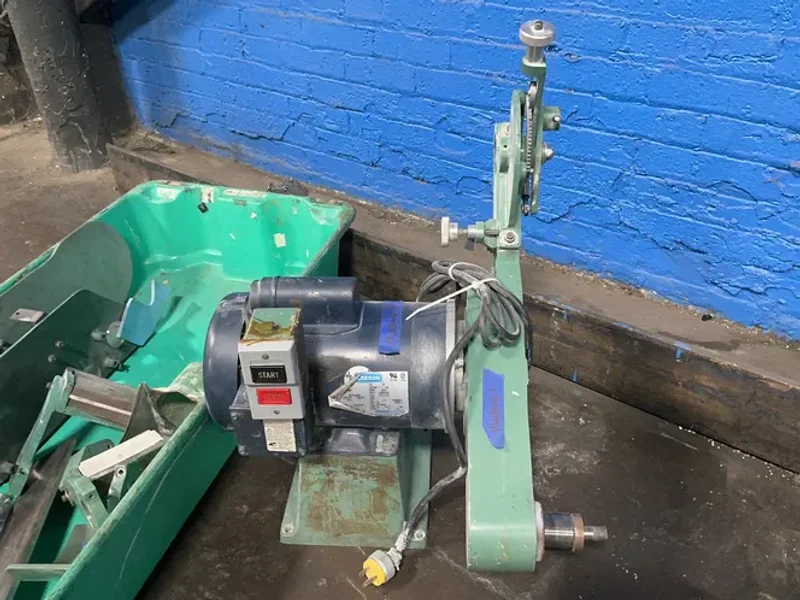 BURR KING 2 HP BENCHTOP BELT SANDER  -  960