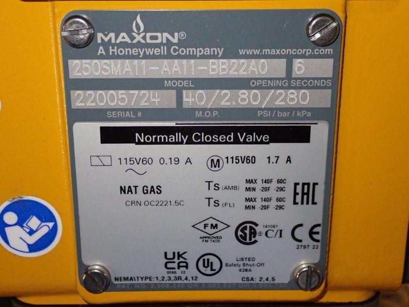 MAXON THREADED GAS SAFETY SHUTOFF VALVE  -  250SMA11-AA11-BB22A0