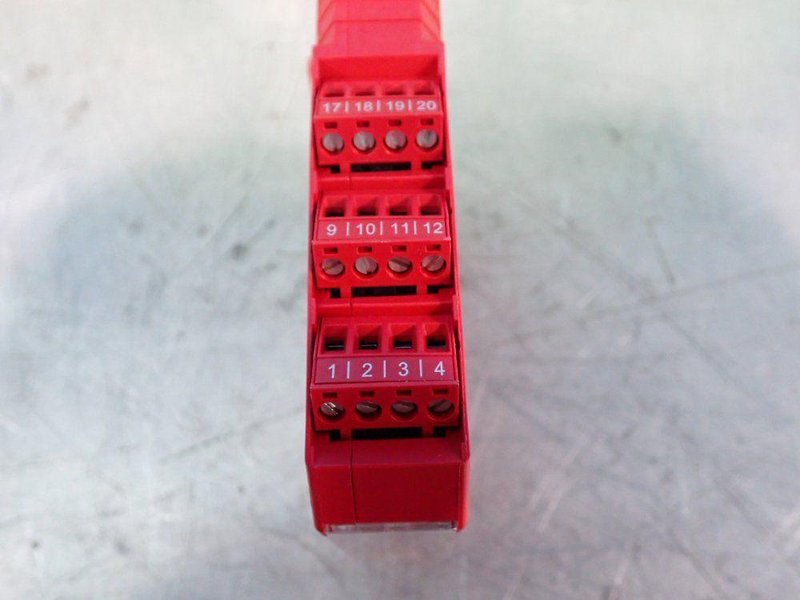 SCHNEIDER ELECTRIC MODICON 16 INPUT EXPANSION  -  XPSMCMDI1600