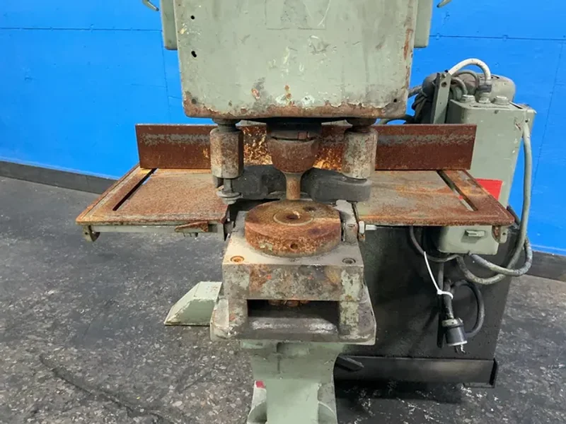 MEGA MANUFACTURING INC. 10 HP PIRANHA HYDRAULIC PUNCH