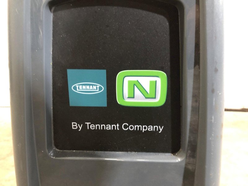 TENNANT MODEL V-SMU-14 COMMERCIAL VACUUM: STOCK #13950
