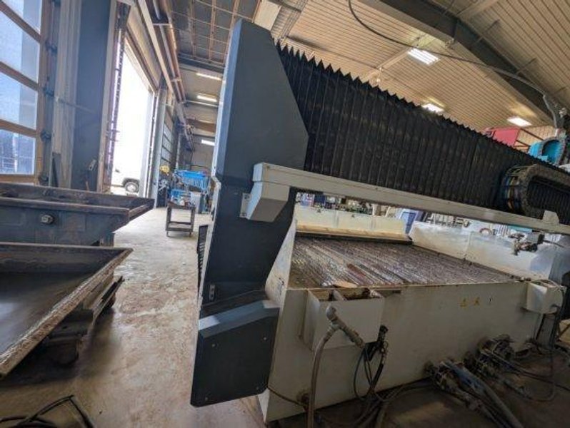 5′ x 10′ Flow Mach 300 Waterjet, 2019 – 60,000 PSI, 5 Axis