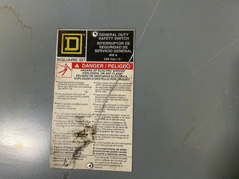 SQUARE D 400 A / 240 V GENERAL DUTY FUSIBLE SAFETY SWITCH  -  D325N