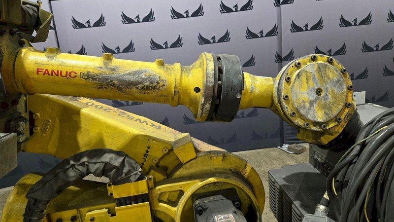 FANUC R-2000IB/210F + R30IB ROBOT ARM AND CONTROL CABINET USED