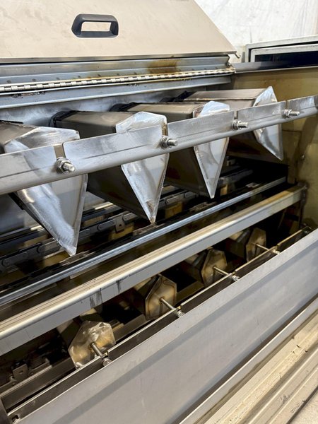 9" X 192" RANSOHOFF LEANVEYOR FOUR STAGE (WASH/RINSE/RINSE/BLOW OFF) WASHER. STOCK # 1113425.