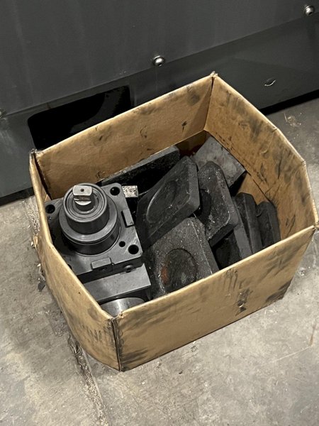 HYUNDAI KIA 31.5&quot; CNC VTL WITH LIVE TOOLING AND 15&quot; 3 JAW CHUCK, FANUC 21iT CONTROL, MODEL SKT-V5RM, NEW 2009