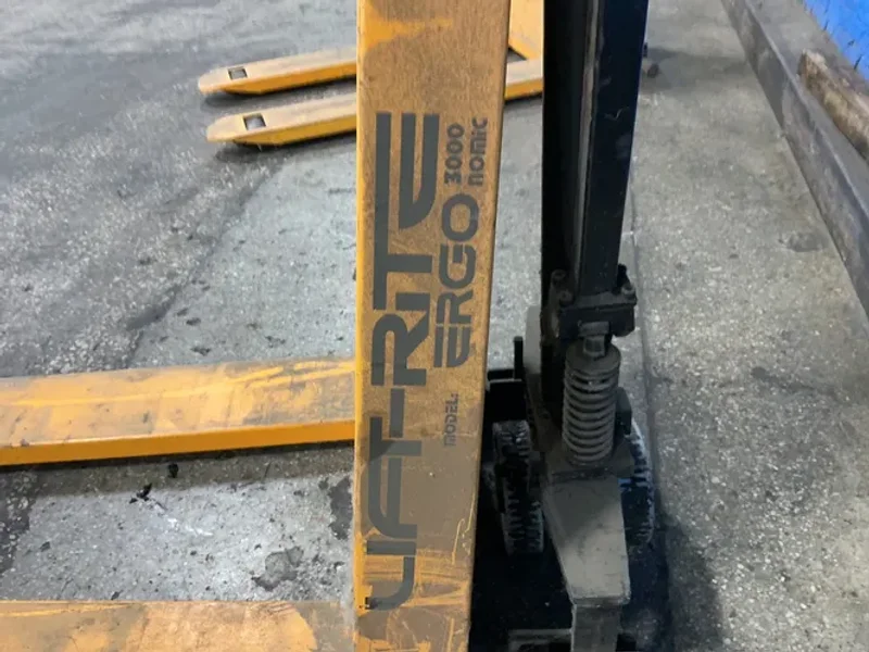 LIFT-RITE 3000 LBS ERGO 3000 NOMIC PALLET JACK   -  RG30M