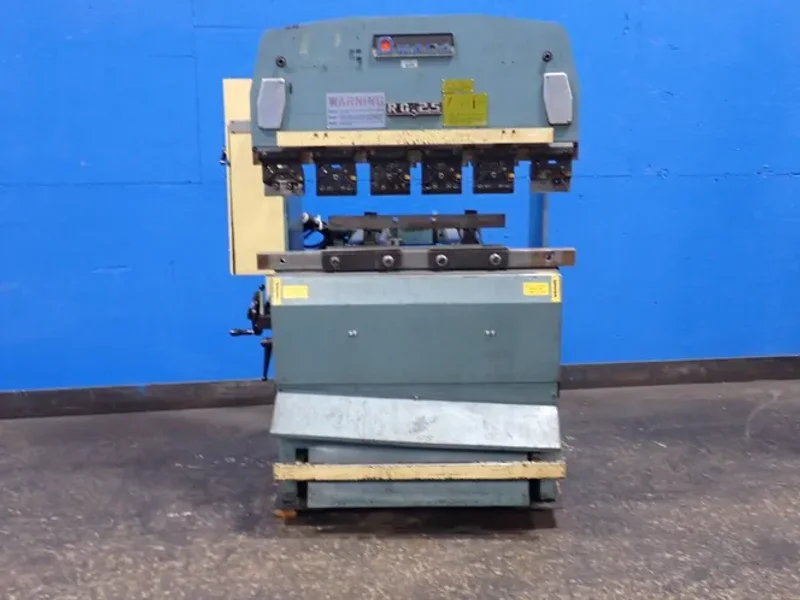 AMADA 25 TONS PRESS BREAK  -  RG-25