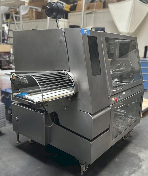 Poly-Clip System TSCA 160 Transfer Sealing Clip Automatic Sealing Clipping Machine Automatic adjustment clip pressure and displacer Automatic monitoring of clip and die (RFID)