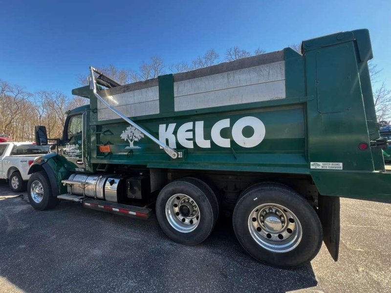 Kenworth T480 Dump Truck, 2023 – Tandem Axle, Heavy-Duty Work Truck
