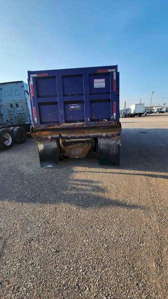 Kenworth T800 Dump Truck, 2004 – Cummins Diesel, 8LL Transmission, 18′ Steel Body