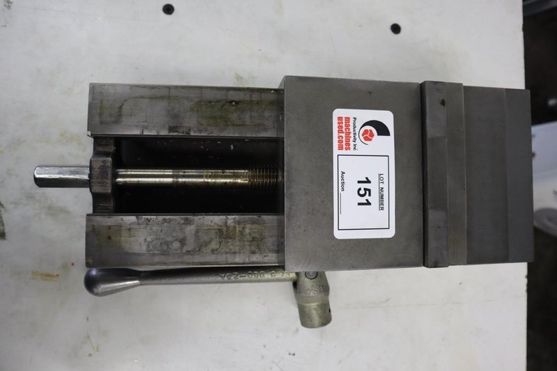 Kurt 3600V 6" Flat or Side Mount Machine Vise with Steel Hard Jaws and Handle- Auction Item