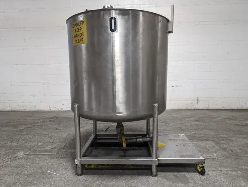 200 GALLON STAINLESS STEEL TANK
