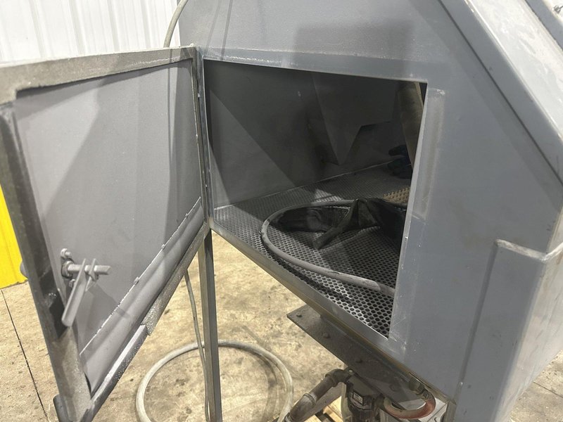 TRINCO BLAST CABINET: STOCK #23720